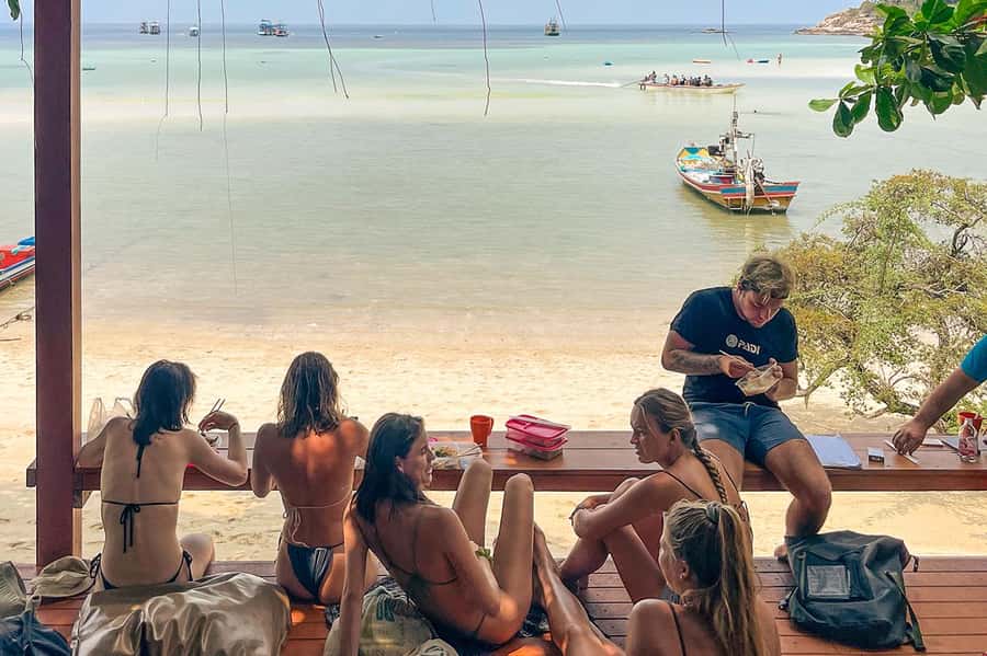 1-Day Discover Scuba Diving for Beginners in Koh Tao - Pickup, boat day flow, and what you’ll actually do between sessions