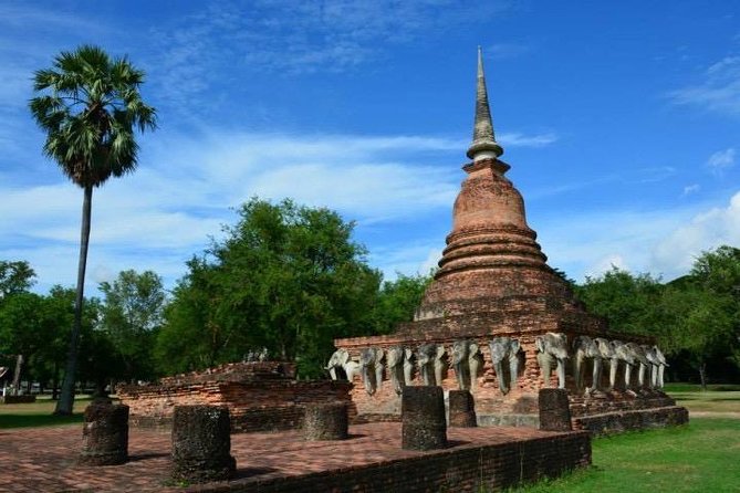 1 Day Sukhothai Historical Park from Chiang Mai Private Tour - What Your Guide Does (Beyond Facts): Temples, Ruins, and Royal Meaning