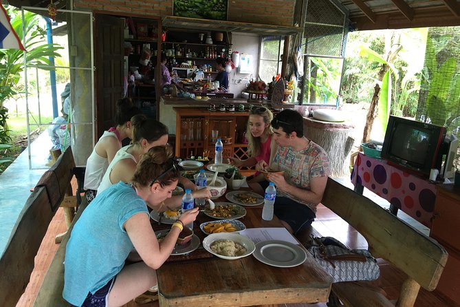 2 days 1 night: Explore Countryside and exclusive Homestay. - Day 2: Soft Cycling Through Rice Fields, Farms, and Everyday Chiang Mai