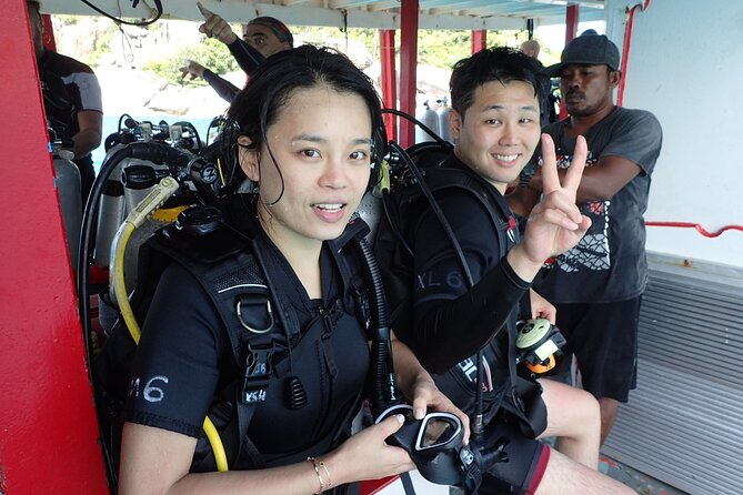 2 Days Diving Trip to Koh Tao Including 4 Dives and Accommodation - Accommodation near Mae Haad: practical comfort between boats