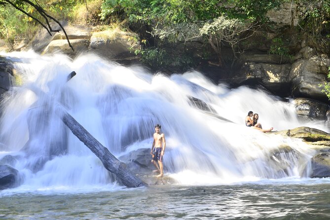2 Days Hiking Tour in Chiang Mai - Day 2 local breakfast, a second Karen stop, and jungle time that keeps going