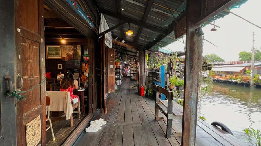 2 Hrs Private Bangkok Canals Tour by Long-Tail Boat - Guided - Feeding the fish: the small cultural moment that makes the ride memorable