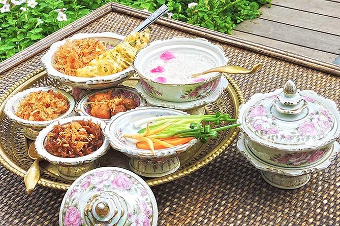 4 Corners of Thailand: A Taste Sensation Food Tour in Hua Hin - Meeting at Hua Hin Clock Tower and getting around without stress