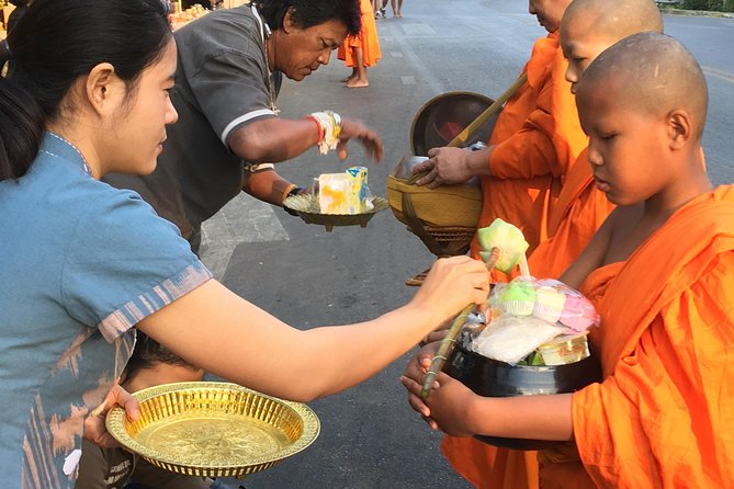 4 highlights: Sticky Waterfall/Elephants/local market /Wat Banden - The local market stop: bugs, worms, and real local life