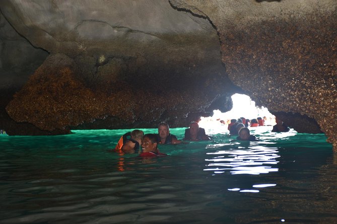 4 Island Snorkel Tour to Emerald Cave by Speed Boat from Koh Lanta - Stop 1: Koh Chueak Snorkeling and Fish Feeding