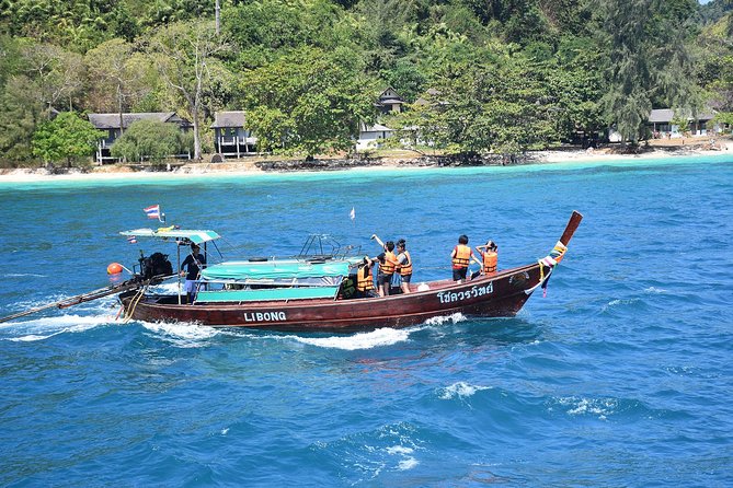 4 Island Tour to Emerald Cave by Longtail Boat from Koh Lanta - A longtail boat day from Koh Lanta: what you’re really buying