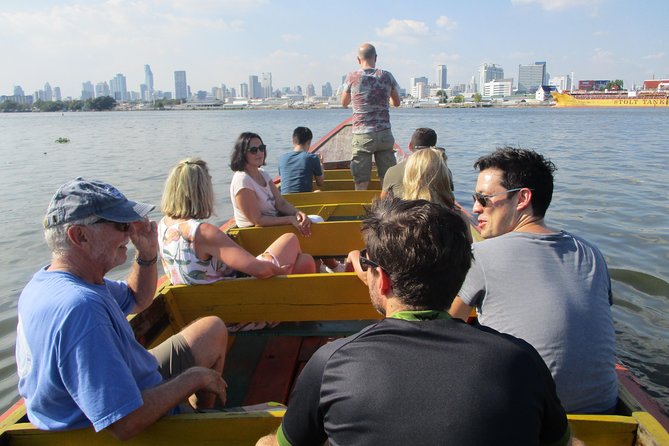 5-Hour Bike Tour of Hidden Bangkok - Crossing the Chao Phraya by boat: the built-in reset
