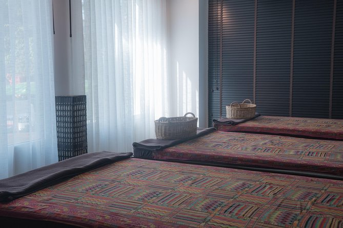 60 Mins -The Home Feet massage with Hotstone -Free Transportation - The massage sequence: scrub, hot stones, herbal compress, and wrap