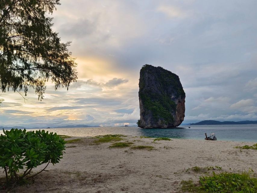 7 Island Sunset by Speed Boat - Chicken Island: rooster-shaped rock views and an easy swim break