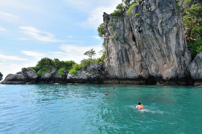 7 Islands Sunset Tour with Buffet Dinner & Night Snorkeling - Chicken Island and the quick photo moment
