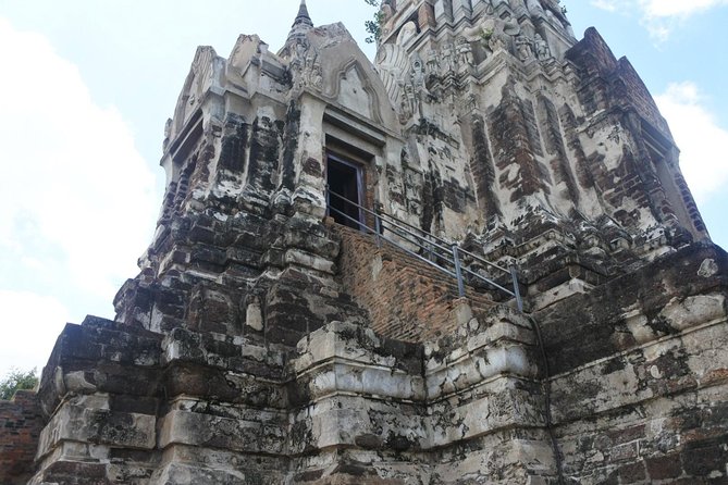 A Day in Ayutthaya: Private 5 UNESCO Temples Tour From Bangkok - Wat Phra Si Sanphet: Royal Temple Energy in the Grand Palace Grounds