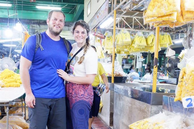 A night at the market - The tuk-tuk handoff: how the pace stays fun (not stressful)