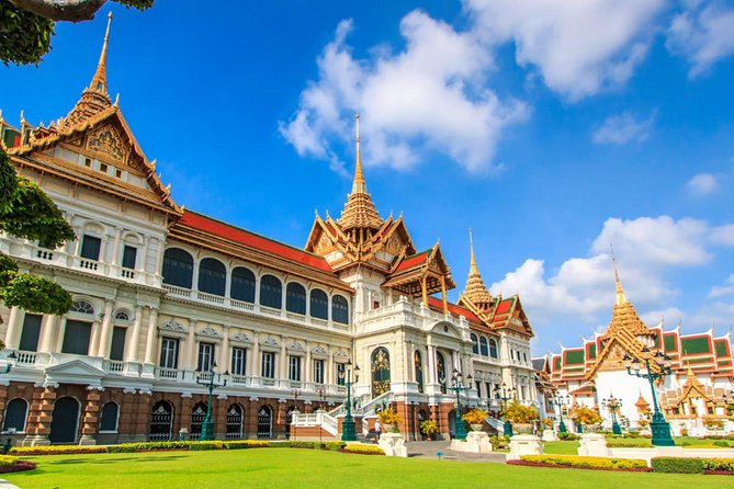 Amazing Bangkok Tour with Grand Palace, Emerald Buddha & Wat Arun - Wat Phra Kaew and the Emerald Buddha: why this first stop matters
