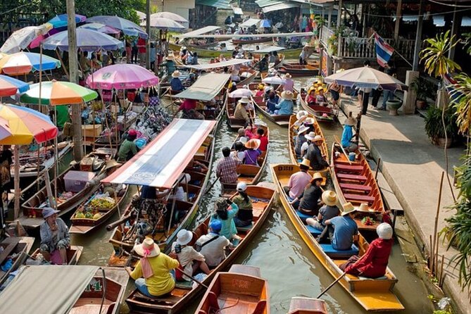 Amphawa Floating Market and Maeklong Railway Private Afternoon Tour from Hua Hin - The Maeklong Railway Market Moment at Hoop Rom