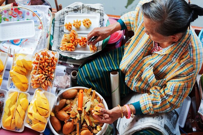 Amphawa Floating Market & Maeklong Railway Train Market Tour - The Guide Factor: Why Named Guides Keep Coming Up