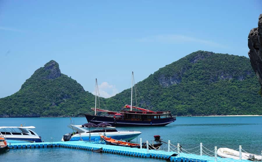 Ang Thong Full-Day Cruise with Sunset by The Red Baron Boat - Mae Ko Island and Emerald Lake: why a crater lake feels different