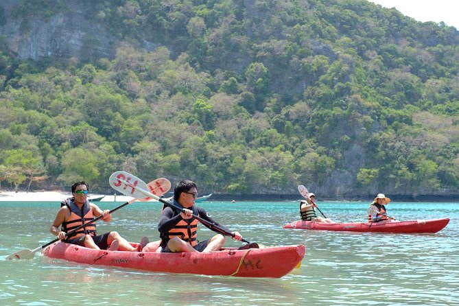 Ang Thong National Marine Park Tour by Big Boat from Koh Samui - Emerald Lake at Ko Mae Ko: the saltwater lagoon stop everyone pictures