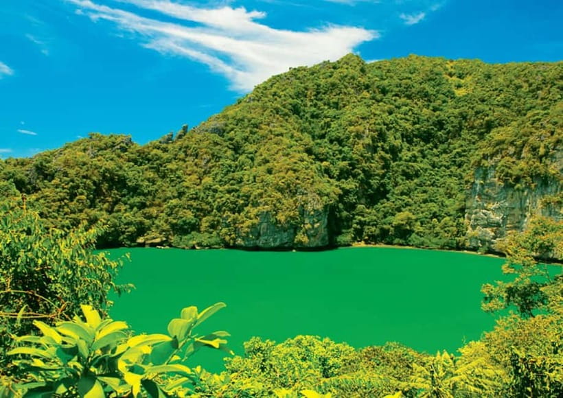 Angthong Marine Park: Speedboat Day Tour with Activities - Emerald Lagoon Lake: The Signature Stop With Big Photo Payoff