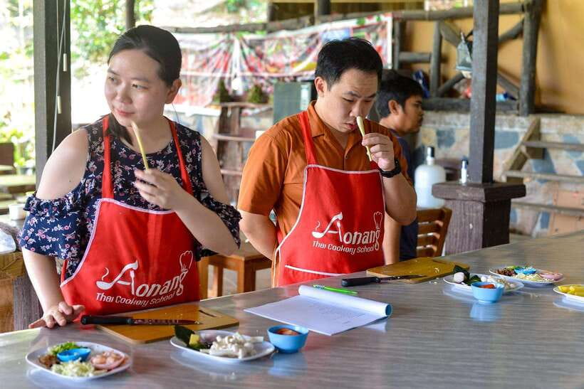 Ao Nang: Half-Day Thai Cooking Class Krabi Province - How the instruction works in a 20-person max class