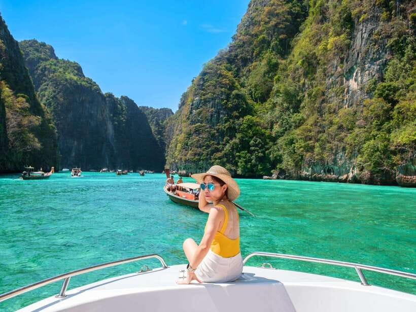 Ao Nang: Premium 4 Islands Snorkeling Tour by Speedboat - The big start: Phra Nang Cave Beach and its cave-sand vibe