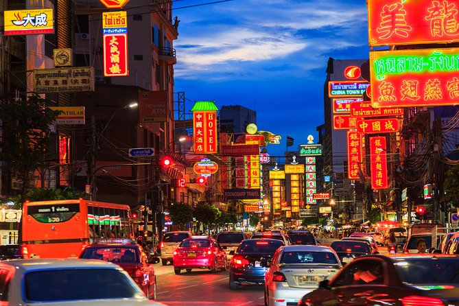Authentic Street Food Tour in China Town Bangkok - How the guide makes street food in Chinatown doable
