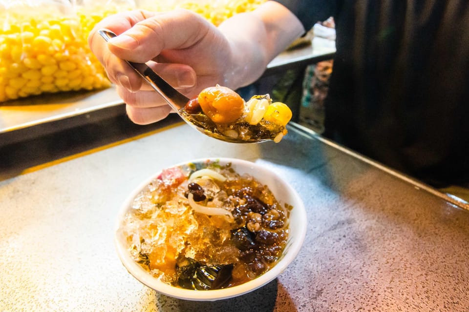 Authentic Street Food Tour in Chinatown I Bangkok - Meeting at Wat Mangkon MRT: how the 2-hour loop works