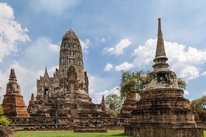 Ayutthaya Bicycle Tour with Scenic Boat Experience - Meeting at Park Ayutthaya Resort and the Flow of the Half-Day