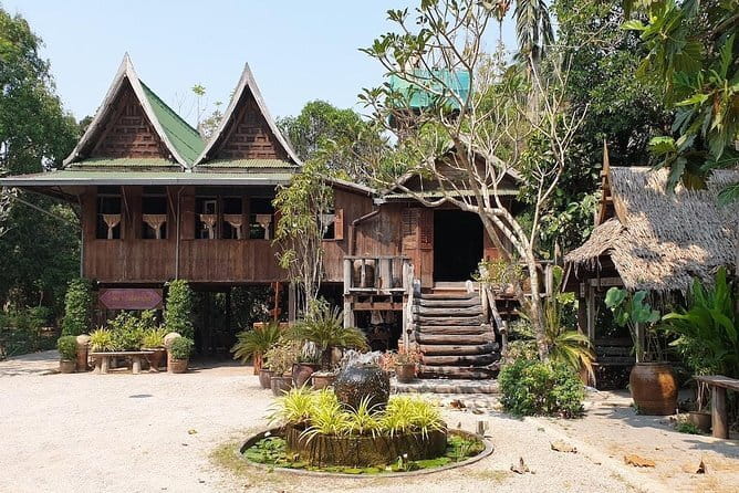 Ayutthaya, Damnoen Floating & Maeklong Railway Market Day Tour - FAQ