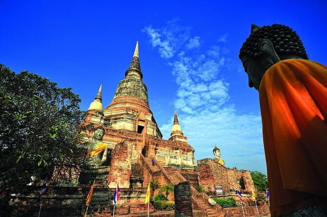 Ayutthaya Eco Friendly Bike Tour Famous Landmarks & Cultural Gems - Wat Yai Chai Mongkhon: an active temple with King Naresuan ties