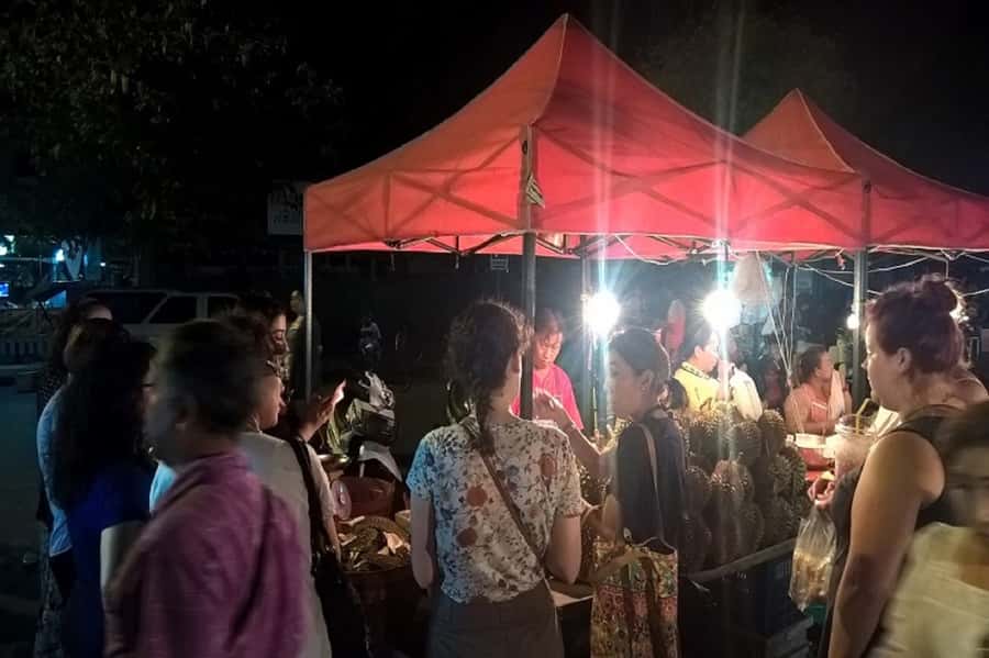 Ayutthaya Evening Tuk Tuk Temples Tour From Bangkok - Dinner First: Banglan Night Market Is More Than a Snack Stop