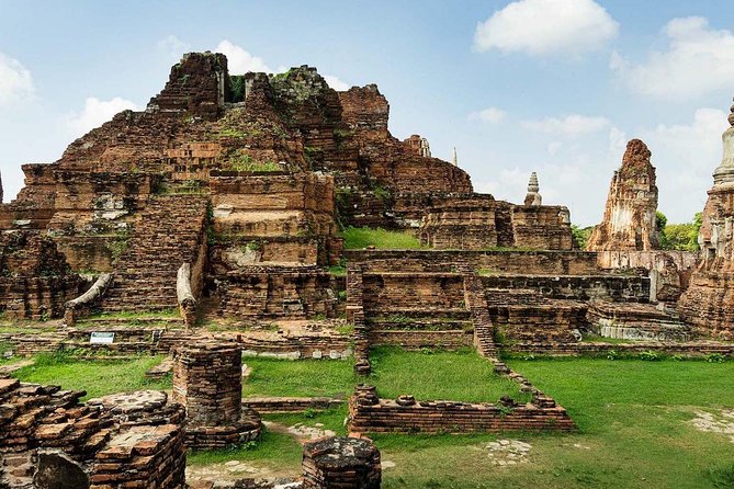 Ayutthaya Guided UNESCO Heritage Tour Including Lunch & Transfers - Bang Pa-In Summer Palace: a royal retreat with a survival story