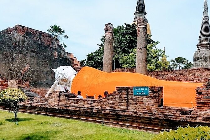 Ayutthaya Historical Park Private Car Service (No guide) - Ayothaya Floating Market: Lunch Stop with a Separate Entrance Fee