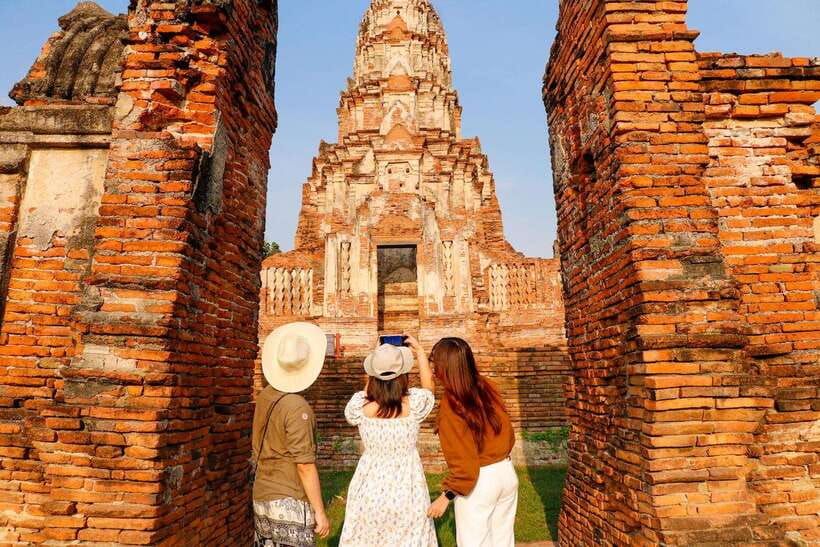 Ayutthaya One Day: Famous Temples & Bang Pa-In Palace Tour - Bang Pa-In Royal Palace: pavilions, gardens, and a calmer pace