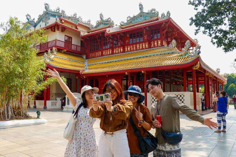 Ayutthaya One Day: Famous Temples & Bang Pa-In Palace Tour - Wat Yai Chai Mongkhon: Ayutthaya’s big chedi moment