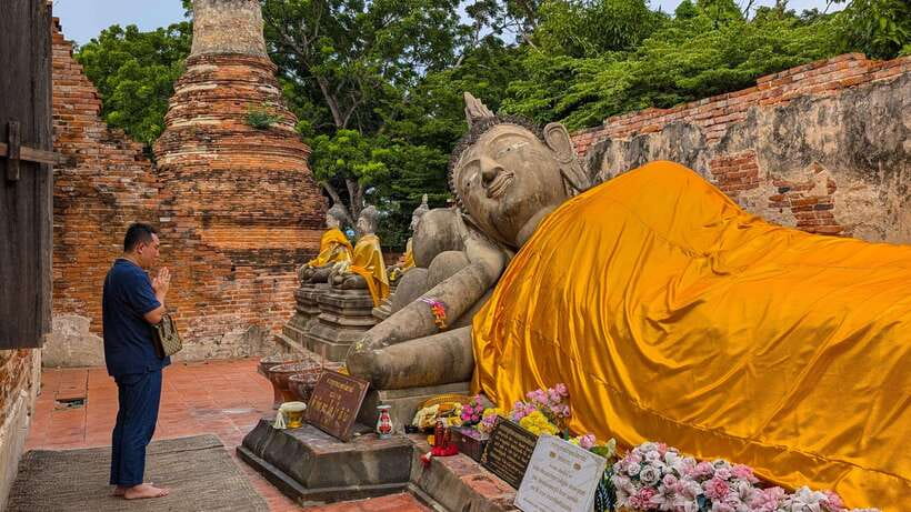 Ayutthaya: Private Boat Tour with Optional Temple Visits - Meeting at the dock: finding Mr. Joe Ayutthaya Boat Trip