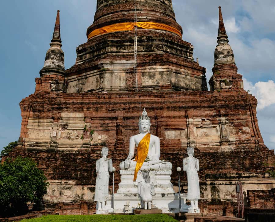 Ayutthaya: Sunset Bike Tour and Scenic Boat Ride - Wat Yai Chai Mongkhon: Where Your First Big Views Set the Tone