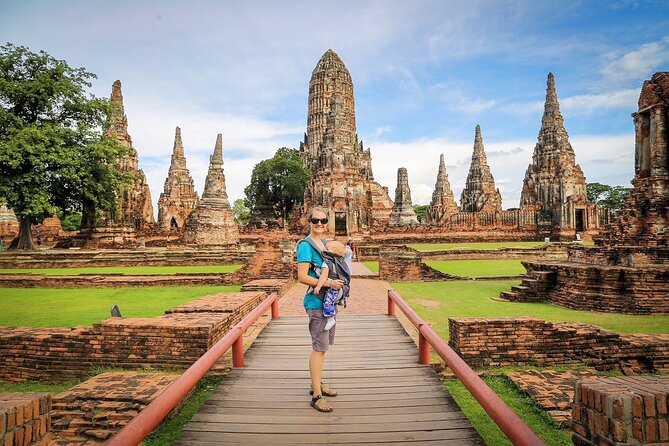 Ayutthaya Sunset Discovery, Boat Ride, Iconic Spots, Local Market - Wat Mahathat: the Buddha head caught in tree roots