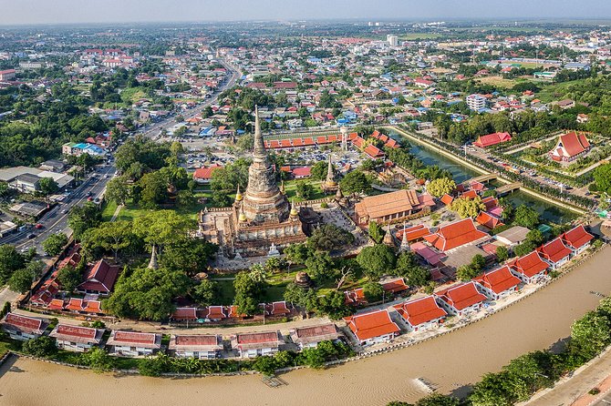 Ayutthaya UNESCO Temples Group Tour with Lunch - Guides in the mix: English commentary that actually lands