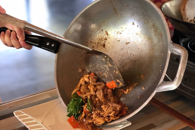 Baan Farm Thai Cooking School Chiangmai - Old City Pickup and the 30-Minute Market Stop