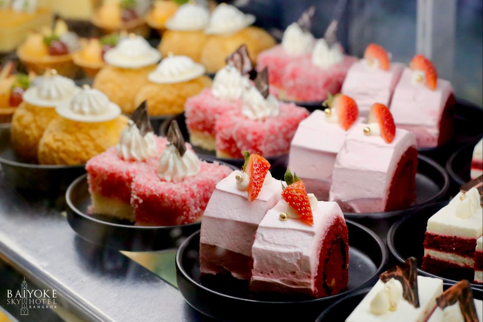 Baiyoke 82nd Floor: Crystal Grill Buffet & Observation Deck - The 5-Meter Glass Wall: When Bangkok Becomes Part of Your Plate