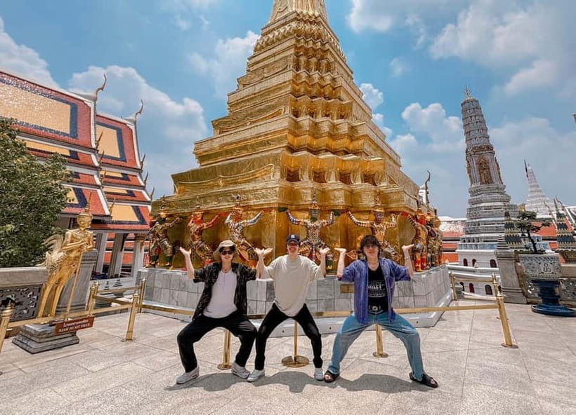 Bangkok: 2 Hours Grand Palace & Wat Pho Private Tour - Tha Tian Pier photo stop: a 5-minute reset for your Bangkok senses