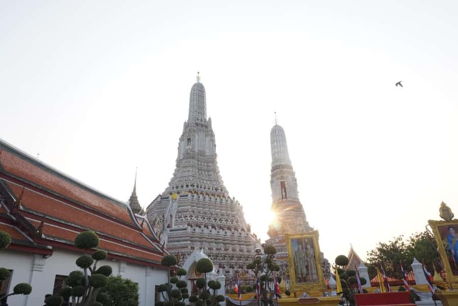 Bangkok 3-Major Royal Temples Walking Tour - Grand Palace: Emerald Buddha and the palace’s Thai-European mix