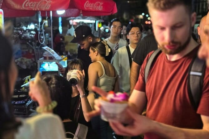 Bangkok: A 4 Hours Tuk Tuk Sightseeing Tour At Iconic Landmarks - Pak Khlong Flower Talat: smell, color, and a hands-on lotus fold