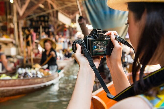 Bangkok: A 4 Hours Tuk Tuk Sightseeing Tour At Iconic Landmarks - Chinatown at night: one meal and dessert, right where it counts