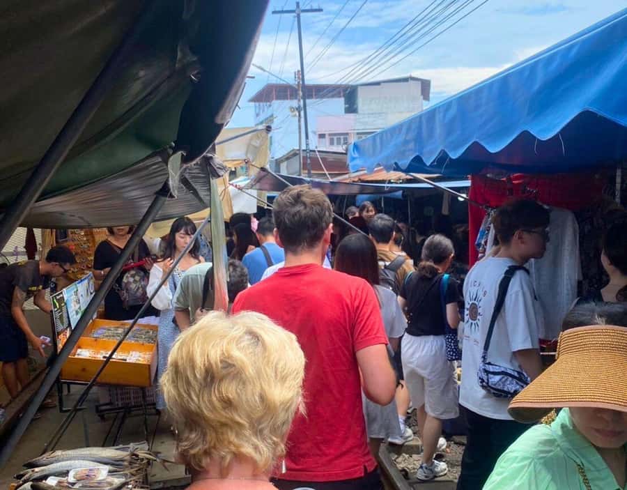 Bangkok: Amphawa Floating & Railway Markets Guided Day Tour - Why Maeklong and Amphawa in One Day Works So Well