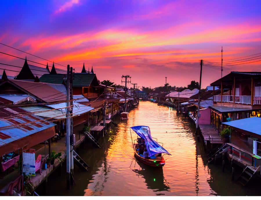 Bangkok: Amphawa Floating & Railway Markets Guided Day Tour - Getting From Bangkok: Pickup, Timing, and Road Reality