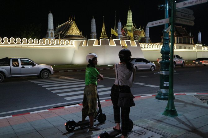Bangkok at Night by Electric Scooter - Stop 4: Street-food dinner that actually feels like dinner