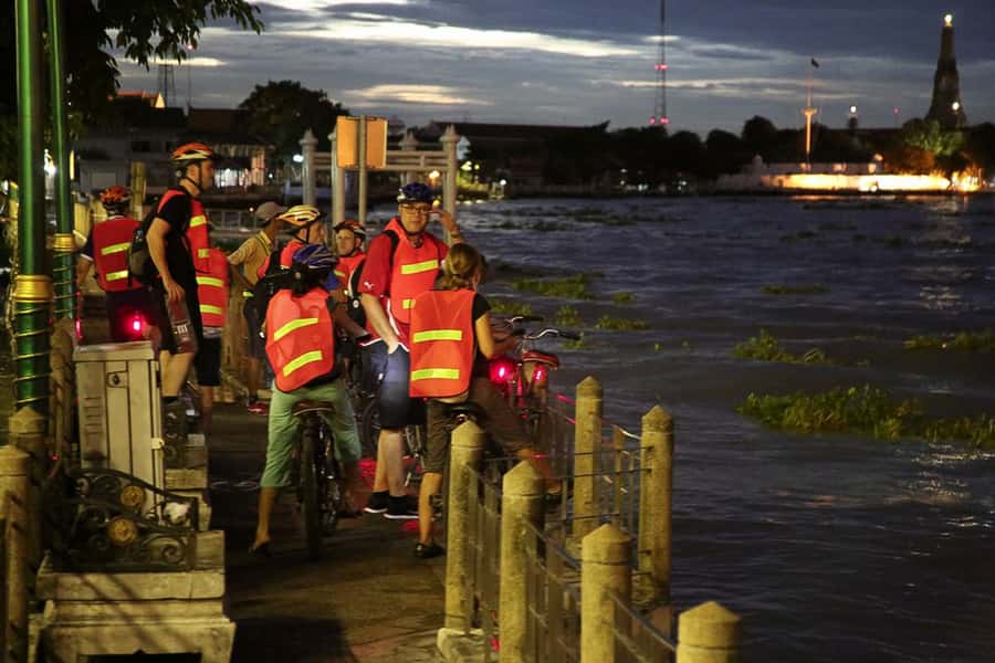 Bangkok at Sunset 5-Hour Bike Tour - Why Thonburi at Sunset is a smart bike route