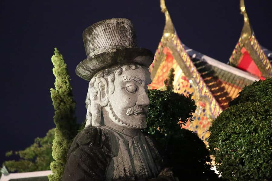 Bangkok at Sunset 5-Hour Bike Tour - Wat Pho evening stroll: dressing right is part of the experience