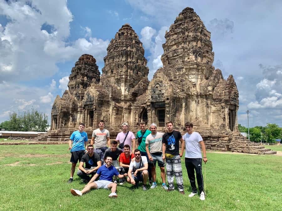 Bangkok: Ayutthaya & Local Market Tour In Spanish or English - Wat Chai Watthanaram by the river: where the day lands